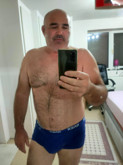 Anunt GAY în București - Caut pulă, mă numesc Mihai Baciu pasivă  [1]. 