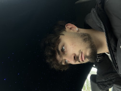 Anunt BARBATI în București - Băiat heterosexual în căutare de experiențe noi cu cupluri  [1]. 