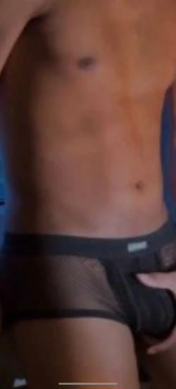 Anunt GAY în Cluj-Napoca -  Tip discret,ofer servicii de calitate domnilor generosi [1]. 