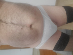 Anunt GAY în București - În genunchi  [1]. 