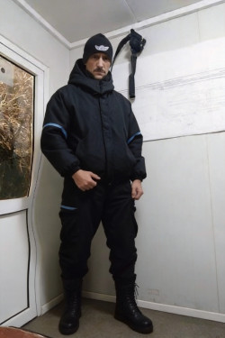 Anunt GAY în București - Pasivu caut barbati activi [1]. 