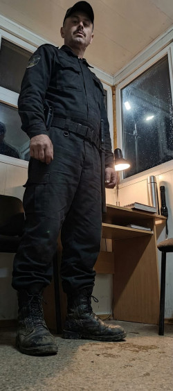 Anunt GAY în București - Pasivu caut barbati activi [1]. 