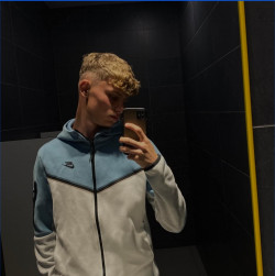 Anunt GAY în Botoșani - Ma las futut in gura de băieți de 18 ani [1]. 