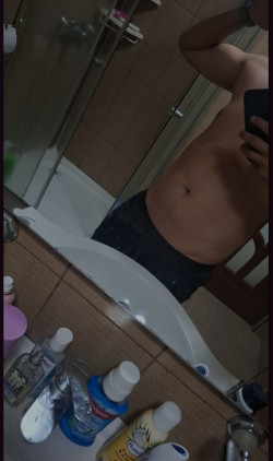 Anunt BARBATI în București - Caut doamne cine este interesate contactați-mă  [1]. 