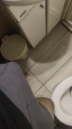 Anunt MASAJ EROTIC în București - Caut femeie pentru oral  [1]. 