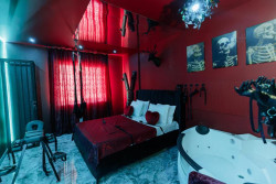 Anunt BARBATI în București - Caut doamne sau domnisoare submisive !  [1]. 