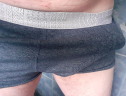 Anunt BARBATI în Buzău - O doamnă sau un cuplu pentru sex [1]. 