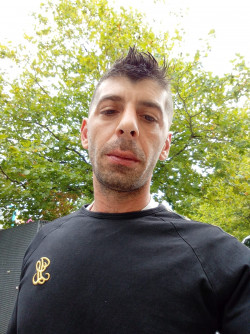 Anunt BARBATI în Timișoara - Șanț în căutare de cupluri săi satisfac și transsexual [1]. 