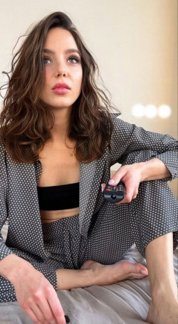 Anunt MATRIMONIALE în București - Sunt o  fata tanara simpla si frumoasa,caut o persona matura [1]. 