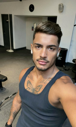 Anunt GAY în București - Antonio Exclusiv anunt pentru barbati [1]. 