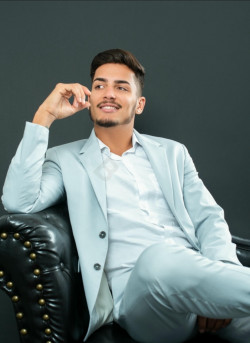 Anunt GAY în București - Cristian Alex Vlad Andrei 4 baieti Esc.. [1]. 