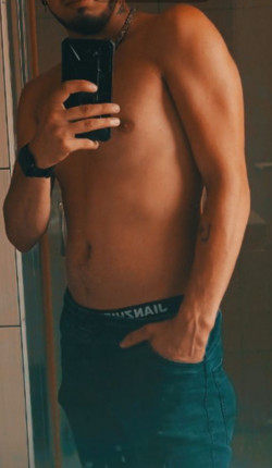 Anunt GAY în București - Escort nou in oras [1]. 