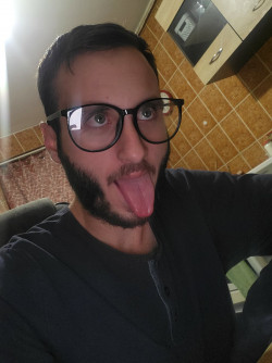 Anunt BARBATI în București - Buna seara! Bărbat activ caut cuplu,fata singura sau femboy. [1]. 