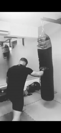 Anunt BARBATI în București - Barbat Generos pentru cuplu Swing El/Ea  [1]. 