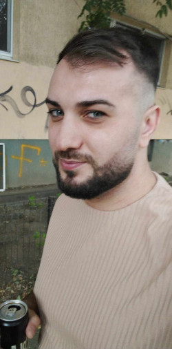 Anunt BARBATI în București - Caut cuplu hetero pentru swing, accept și doamne singure [1]. 