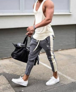 Anunt BARBATI în București - pentru placere, distractie [1]. 