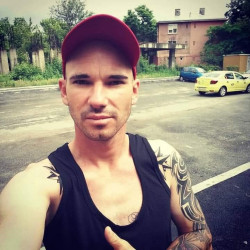 Anunt BARBATI în București - Cer și ofer discreție. [1]. 