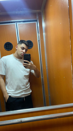 Anunt BARBATI în București - Ofer Servicii Sexuale pentru bărbați și femei [1]. 