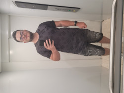 Anunt MASAJ EROTIC în București - Tânăr 27 ani caut doamnă matură/generoasă (Sugar Baby) [1]. 