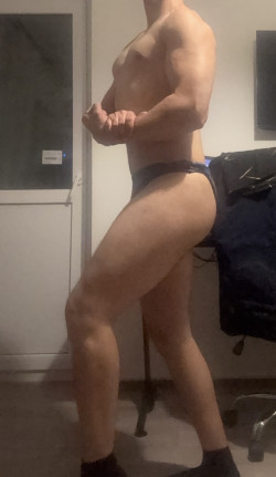 Anunt GAY în Arad - Caut schimb de experiență, pot fi pasiv si activ, gratis sex [1]. 