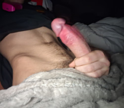 Anunt GAY în Iași - Sault. Caut pasiv sa ne futem (sa aiba si unde sa ne futem)  [1]. 