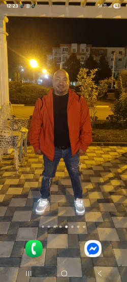 Anunt CUPLURI LIBERALE în București - Bărbat pasional Caut cupluri,  [1]. 
